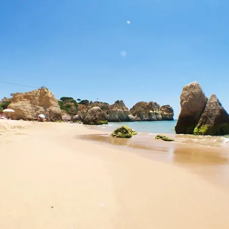 3 Bedrooms At 700 M Away From The Beach With View Terrace And Wifi 아파트 알부페이라