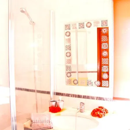 아파트 3 Bedrooms At 700 M Away From The Beach With View Terrace And Wifi