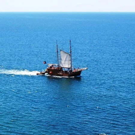 3 Bedrooms At 700 M Away From The Beach With View Terrace And Wifi 아파트 *
