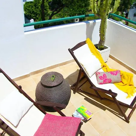 3 Bedrooms At 700 M Away From The Beach With View Terrace And Wifi * 알부페이라