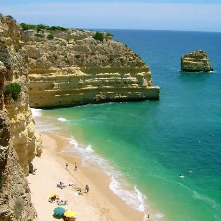 3 Bedrooms At 700 M Away From The Beach With View Terrace And Wifi 알부페이라