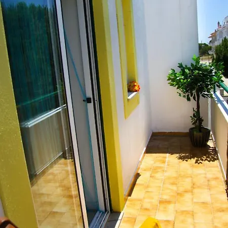 3 Bedrooms At 700 M Away From The Beach With View Terrace And Wifi * 알부페이라