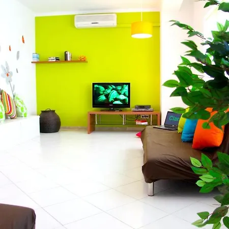 3 Bedrooms At 700 M Away From The Beach With View Terrace And Wifi