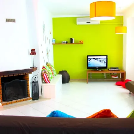3 Bedrooms At 700 M Away From The Beach With View Terrace And Wifi Apartment