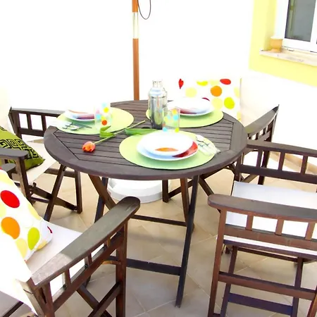 3 Bedrooms At 700 M Away From The Beach With View Terrace And Wifi