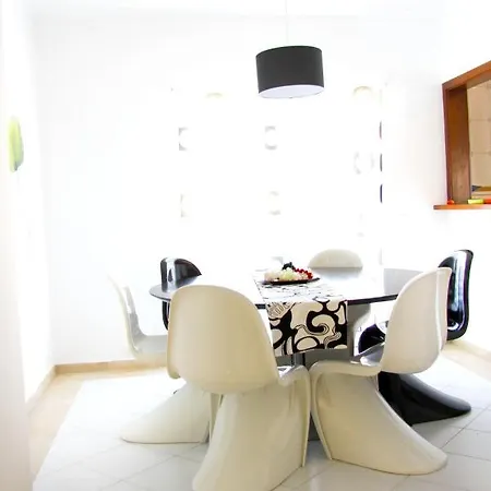 3 Bedrooms At 700 M Away From The Beach With View Terrace And Wifi