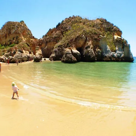 3 Bedrooms At 700 M Away From The Beach With View Terrace And Wifi Apartmán Albufeira