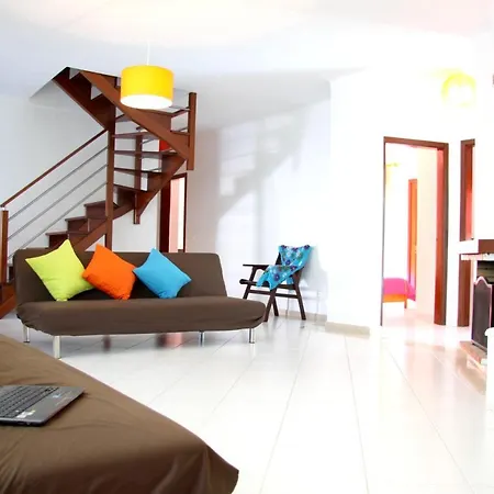 Apartmán 3 Bedrooms At 700 M Away From The Beach With View Terrace And Wifi *